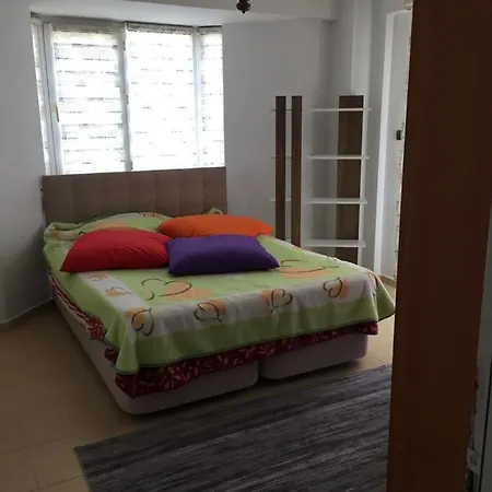 Private Room In Triplex Villa Accommodatie bij particulieren